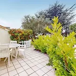 1 Bedroom Beautiful Home In Vaux-Sur-Mer Holiday home Vaux-sur-Mer
