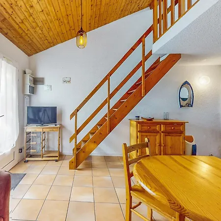 1 Bedroom Awesome Home In Vaux-Sur-Mer *