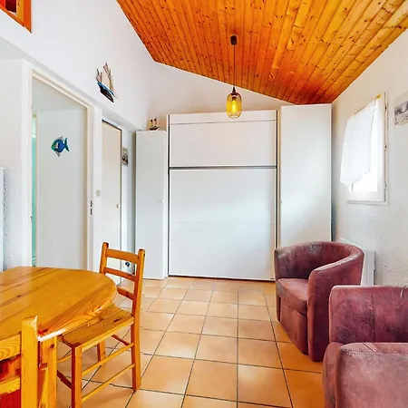 1 Bedroom Awesome Home In Vaux-Sur-Mer