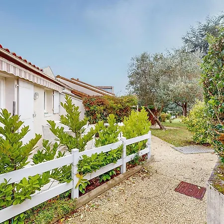 1 Bedroom Awesome Home In Vaux-Sur-Mer Vaux-sur-Mer